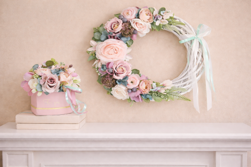 wianek dekoracyjny na ścianę wianek kwiatowy pastelowy dekoracja kominka kwiaty ozdoba do salonu vintage