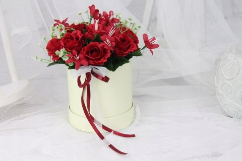Flowerbox pachnące róże w pudełku prezent CZERWIEŃ Flowerbox pachnące róże w pudełku prezent CZERWIEŃ