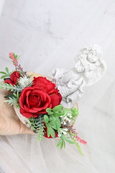 Stroik kompozycja na grób wiązanka ANIOŁEK plaster drewna Stroik kompozycja na grób wiązanka ANIOŁEK plaster drewna