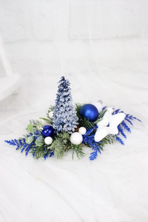 Kompozycja stroik świąteczny na stół granat ozdoba domu choinka