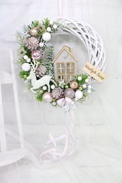 Wianek świąteczny różowy wieniec stroik na drzwi dekoracja DOMEK