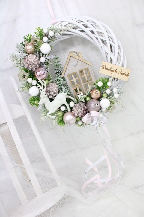 Wianek świąteczny różowy wieniec stroik na drzwi dekoracja DOMEK