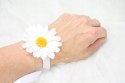 Kotylion margaretka na rękę lub przypinka do butonierki rumianki