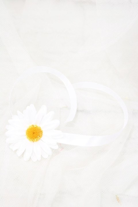 Kotylion margaretka na rękę lub przypinka do butonierki rumianki