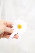 Kotylion margaretka na rękę lub przypinka do butonierki rumianki