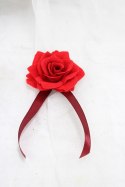 Róża na rękę kotylion lub przypinka do butonierki VELVET czerwona