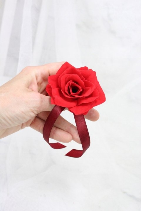 Róża na rękę kotylion lub przypinka do butonierki VELVET czerwona