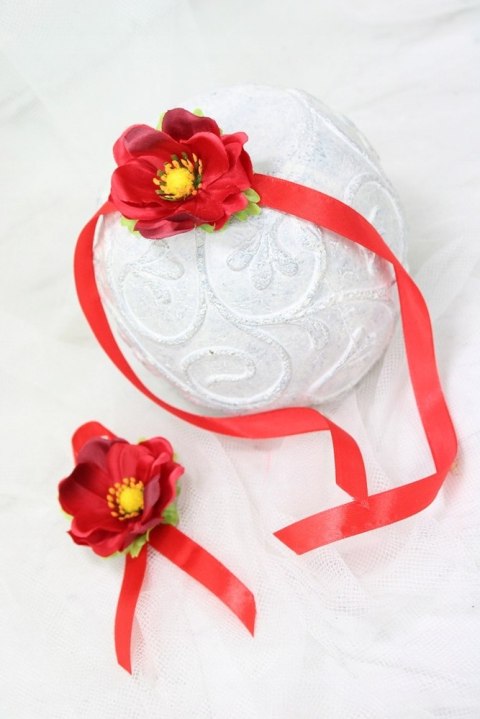 Róża na rękę kotylion lub przypinka do butonierki VELVET czerwona