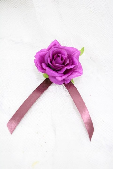 Róża na rękę kotylion lub przypinka do butonierki satynowa PURPURA