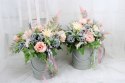 Flower Box z Misiem NIEBIESKI kompozycja kwiaty roczek chrzest baby shower
