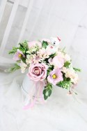 Flower Box z Misiem RÓŻOWY kompozycja kwiaty roczek chrzest baby shower