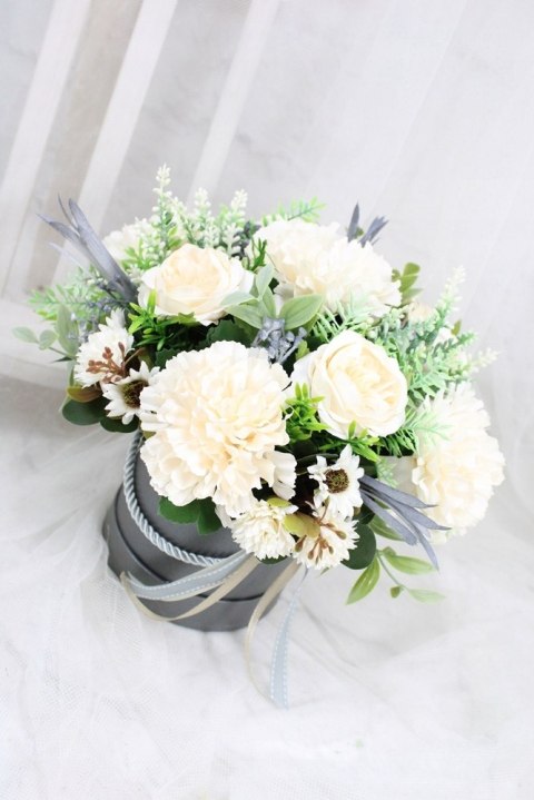 Kwiatowa dekoracja prezent flower box wysoki KREM kwiatowe pudełko