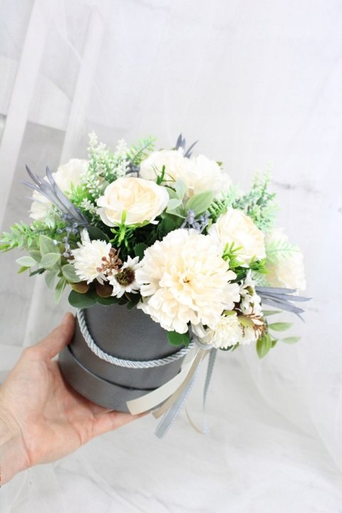Kwiatowa dekoracja prezent flower box wysoki KREM kwiatowe pudełko Kwiatowa dekoracja prezent flower box wysoki KREM kwiatowe pudełko