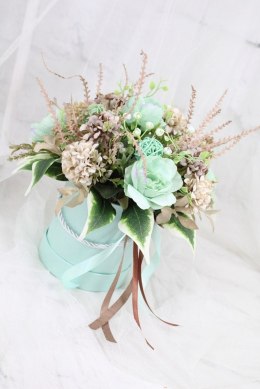 Kwiatowy flower box kompozycja na prezent MIĘTA kwiatowe pudełko