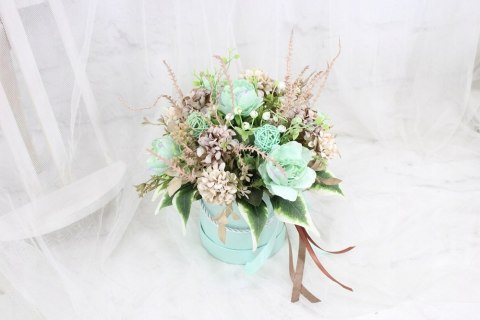 Kwiatowy flower box kompozycja na prezent MIĘTA kwiatowe pudełko Kwiatowy flower box kompozycja na prezent MIĘTA kwiatowe pudełko