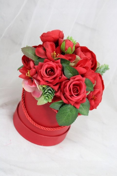 Kwiatowy flower box pachnące kwiaty w pudełku bukiet CZERWONY