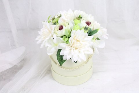 Kwiatowy flower box pachnące kwiaty w pudełku bukiet KREM
