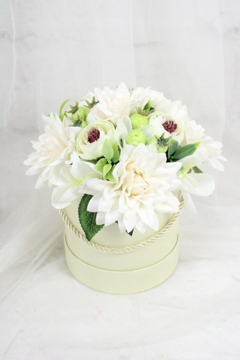 Kwiatowy flower box pachnące kwiaty w pudełku bukiet KREM