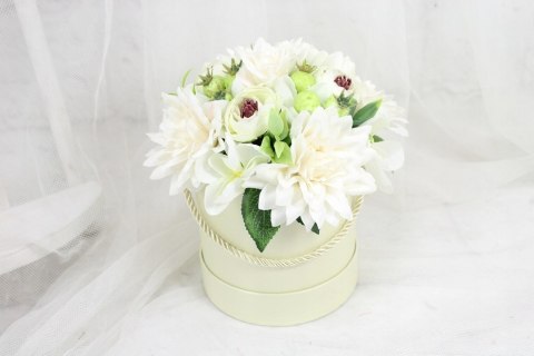 Kwiatowy flower box pachnące kwiaty w pudełku bukiet KREM