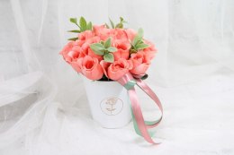 Kwiatowy flower box pachnące kwiaty w pudełku bukiet na prezent