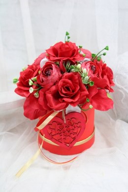 Kwiaty w pudełku Walentynki prezent czerwone róże pachnący Box