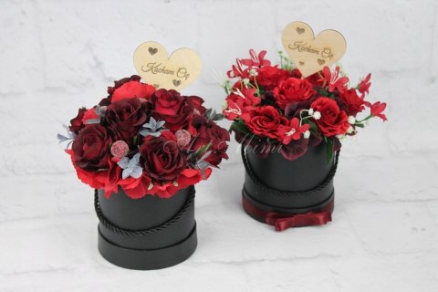 Kwiaty w pudełku Walentynki prezent czerwone róże pachnący Box