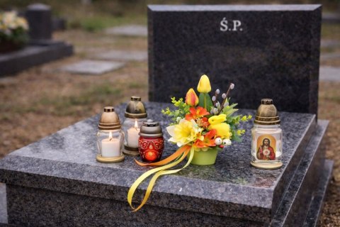 Stroik Wielkanocny na grób elegancki dekoracja nagrobna tulipany zajączek