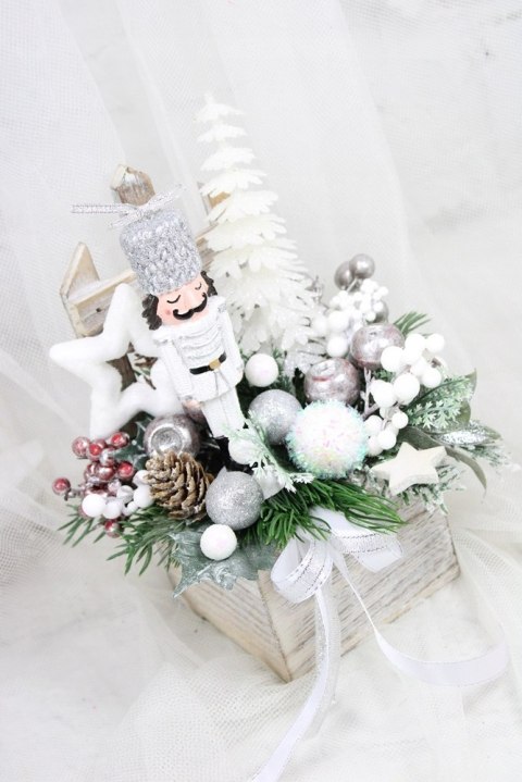 Stroik świąteczny na stół kompozycja bożenarodzenie żołnierz