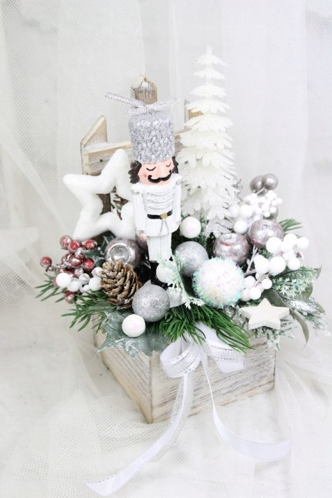 Stroik świąteczny na stół kompozycja bożenarodzenie żołnierz