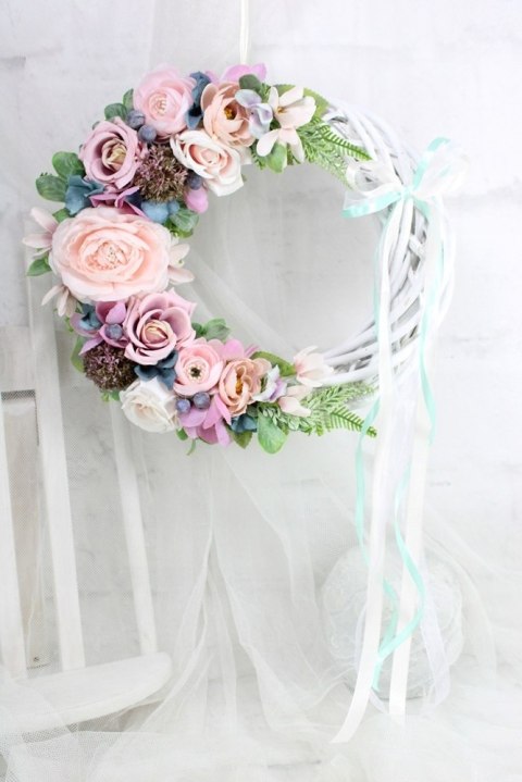 Wianek kwiatowy dekoracja domu drzwi stroik Pudrowy