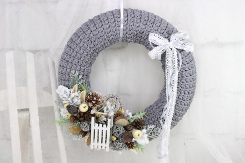 Wianek świąteczny sweterek dekoracja domu stylowy