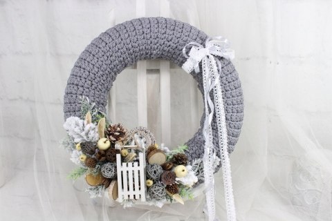 Wianek świąteczny sweterek dekoracja domu stylowy