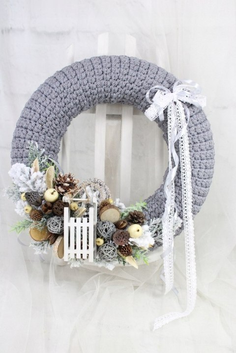 Wianek świąteczny sweterek dekoracja domu stylowy