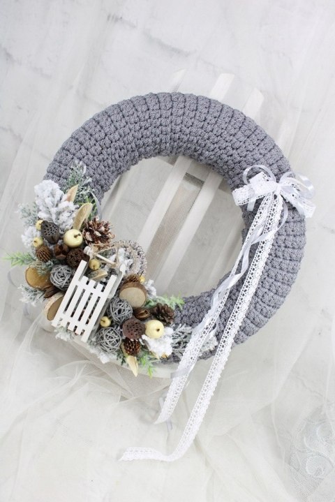 Wianek świąteczny sweterek dekoracja domu stylowy