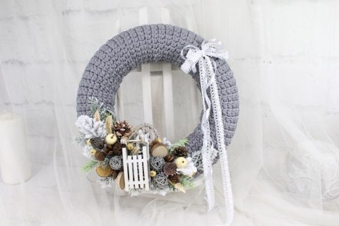 Wianek świąteczny sweterek dekoracja domu stylowy