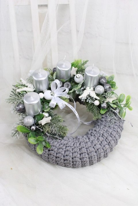 Wianek świąteczny sweterek wieniec adwentowy stroik dekoracja stołu
