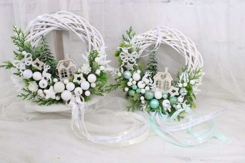 Wianek świąteczny sweterek wieniec adwentowy stroik dekoracja stołu