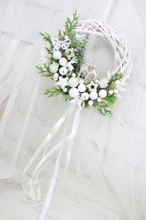 Wianek świąteczny wieniec stroik na drzwi DOMEK biel