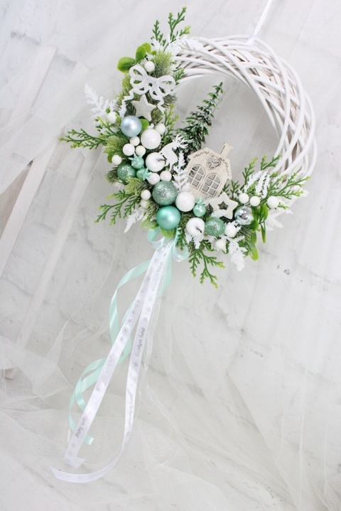 Wianek świąteczny wieniec stroik na drzwi DOMEK mięta