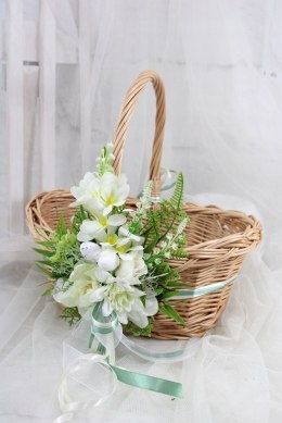 Koszyk wielkanocny na święconkę bolerko dekorowany koszyczek