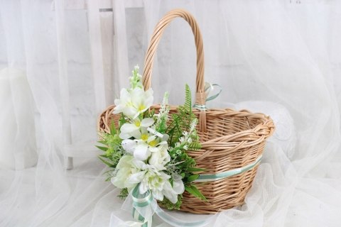 Koszyk wielkanocny na święconkę bolerko dekorowany koszyczek