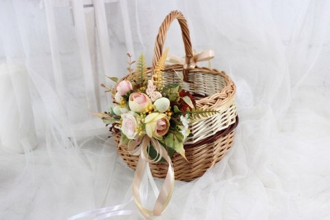 Koszyk wielkanocny na święconkę bolerko dekorowany koszyczek