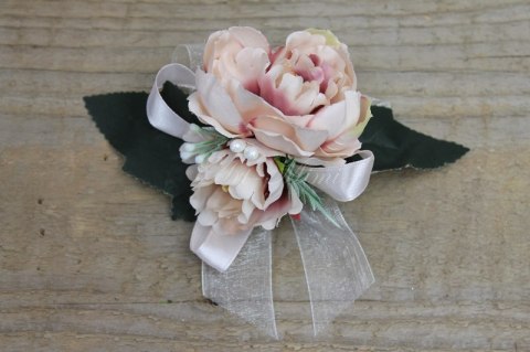 Kotylion na rękę lub przypinka peonia PUDROWY RÓŻ studniówka